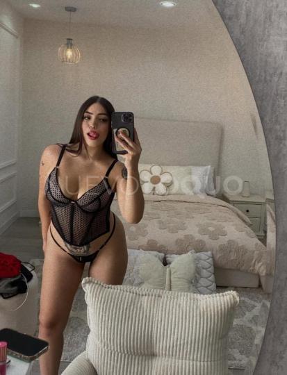  Hermosa colombiana en castellano