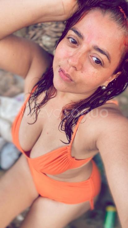  Pelirroja juguetona