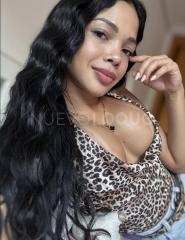 figurita hermosa y esbelta