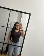 Chica colombiana de paso por aquí