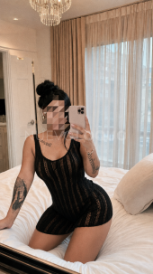 Latina Sexy con curvas
