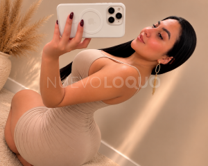 Latina cariñosa