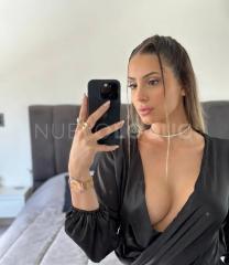 Chica disponible ahora para complacerte