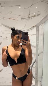 jovencita muy guapa y juguetona