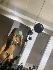 Sexi delgada con ganas de pasarlo rico