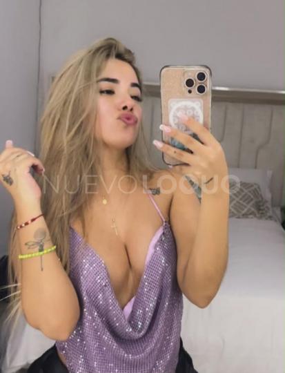  joven rubia nueva en la zona