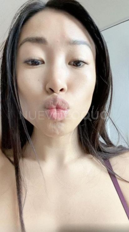  Chica asiática, delgada