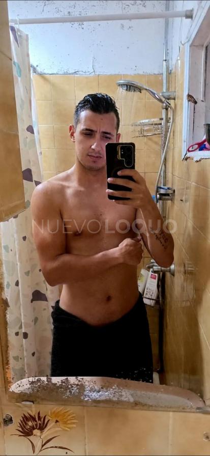  Solo Mujeres Joven deportista buscando