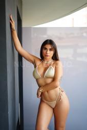 CATALANA CON ELEGANCIA Y ENCANTO