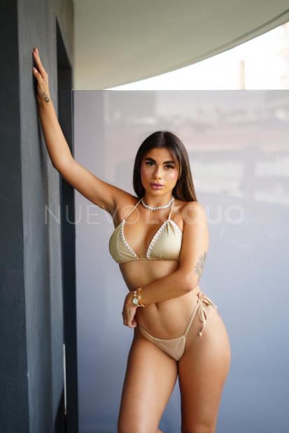  CATALANA CON ELEGANCIA Y ENCANTO