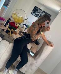 Encantadora y cariñosa una mujer de lujo