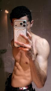 dispuesto a cumplir tus fetiches