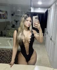 Rubia con un súper cuerpo novedad