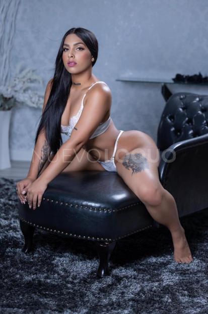  una latina caliente