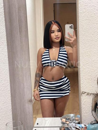  Jovencita morena llena de tentacion