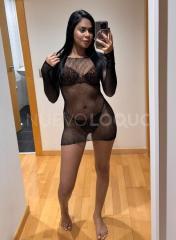 COLOMBIANA, HERMOSA DE PIES A CABEZA
