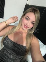 Rubia espectacular, sexy y muy caliente