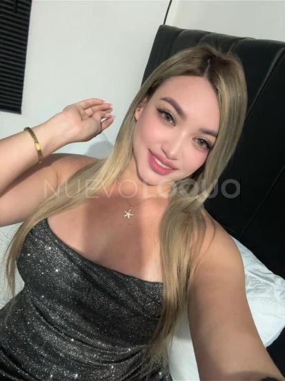  Rubia espectacular, sexy y muy caliente